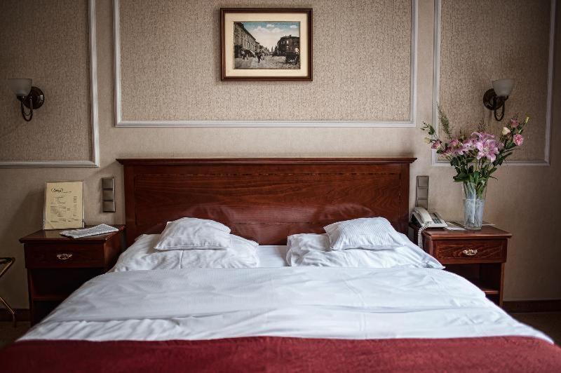 Ibb Hotel Grand Hotel Lublin Quarto foto